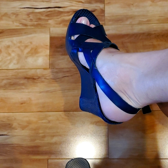 Navi blue Guess platform Sandals - Picture 7 of 9